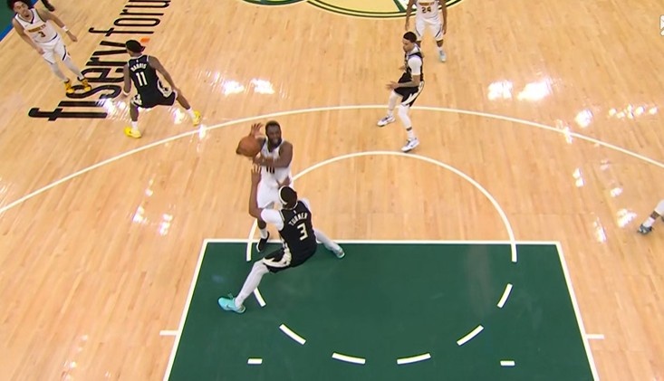 开云娱乐-很关键！特纳对小哈达威犯规&amp;后者2罚全中 掘金获得4分优势